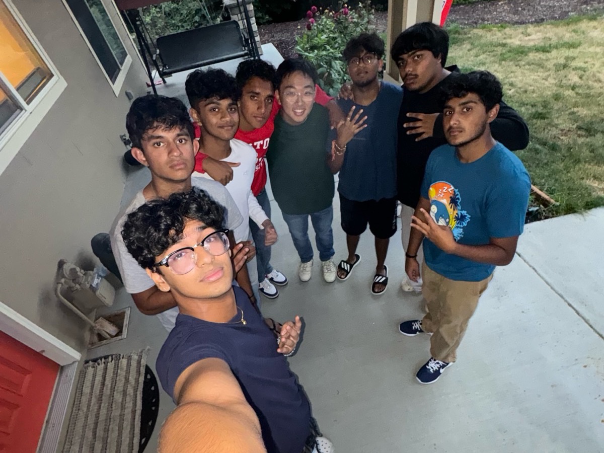 Arya and friends together before leaving for college